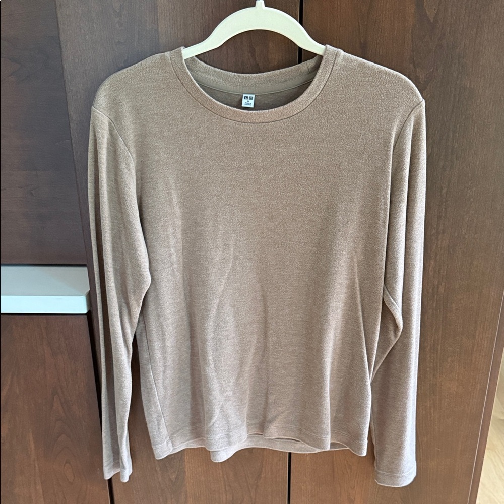 Uniqlo Medium Crewneck Top in Light Brown